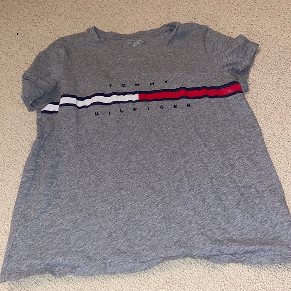 Tommy Hilfiger Tops - Tommy Hilfiger T-Shirt